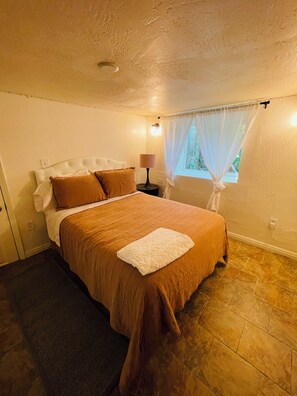 4 bedrooms, desk, free WiFi, bed sheets