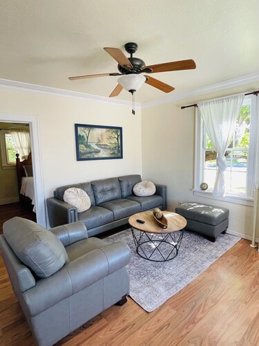 Welcome to the Rosemary and Honeybee cottage in Pocatello, Idaho ! 🌲