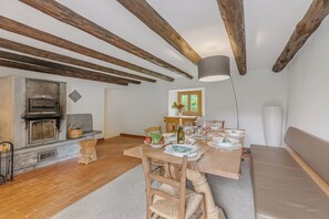 Standard Chalet, Multiple Bedrooms, Mountainside (Casa Eyrie Centovalli) | Dining