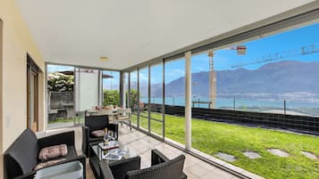 Family Apartment, 2 Bedrooms, Mountainside (Panoramic Garden Lake View in Locarno) | Interior