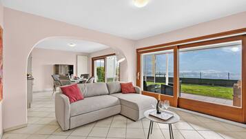 Family Apartment, 2 Bedrooms, Mountainside (Panoramic Garden Lake View in Locarno) | Living area