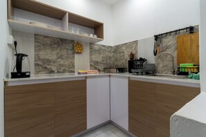 Fridge, microwave, espresso maker, coffee/tea maker