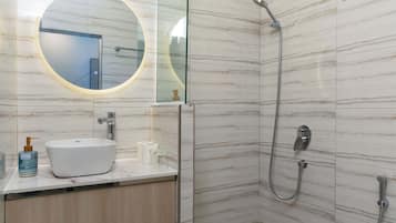 Family Room, Garden View | Bathroom shower