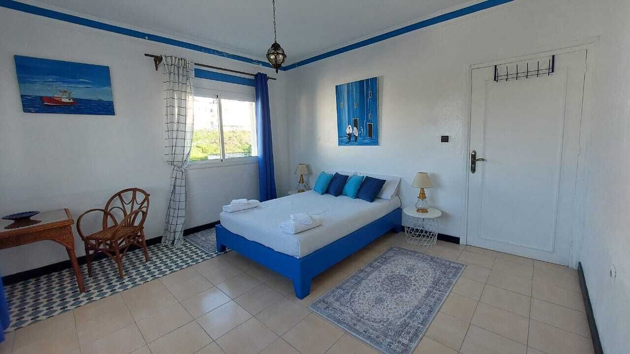 5 chambres, fer et planche à repasser, Wi-Fi, draps fournis