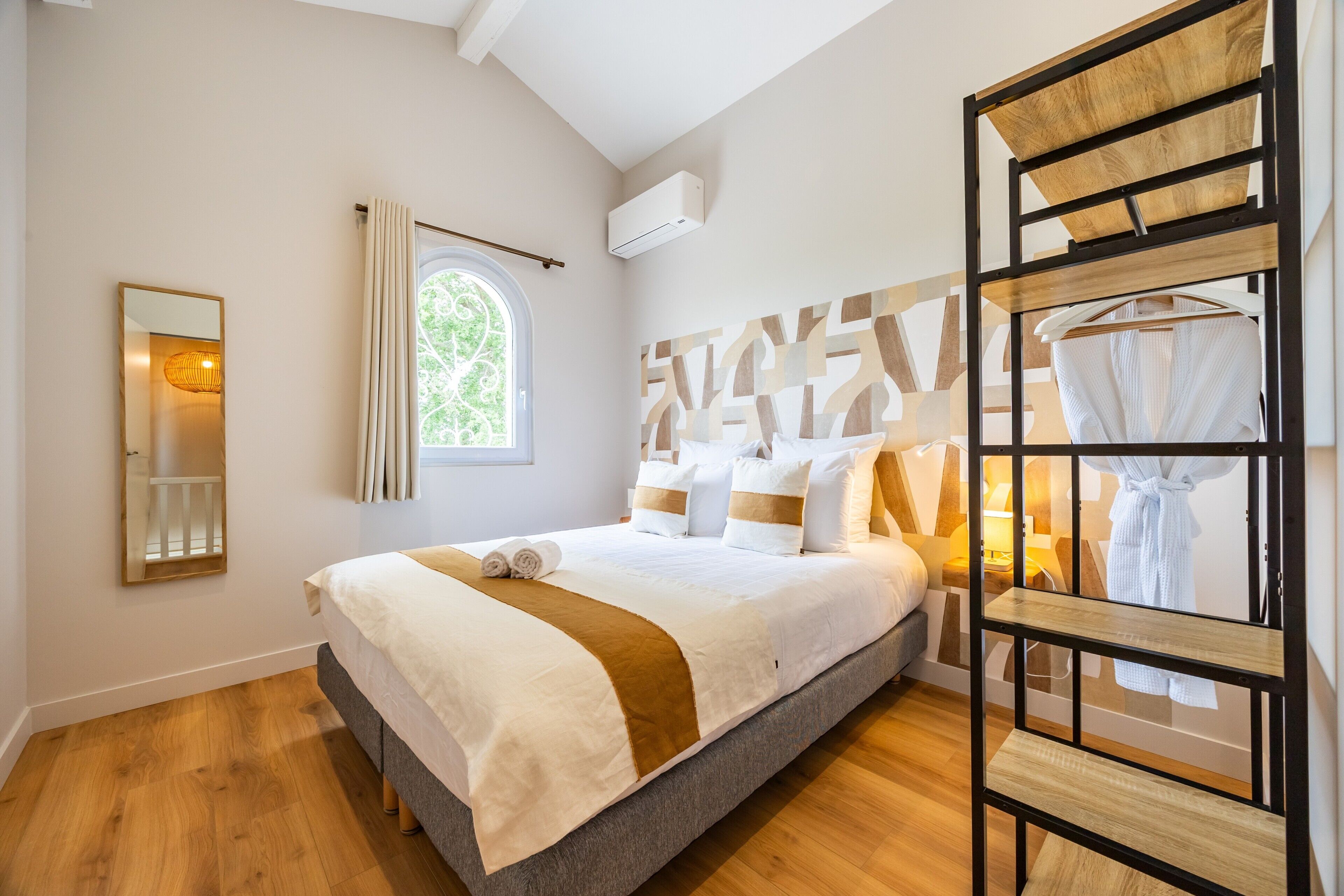 3 slaapkamers, een strijkplank/strijkijzer, wifi, beddengoed