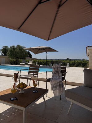 Pool - Maison du Grand Chêne: Holiday Home with Wi-Fi in the Heart of the Vineyards (Saint-Sulpice-de-Faleyrens)