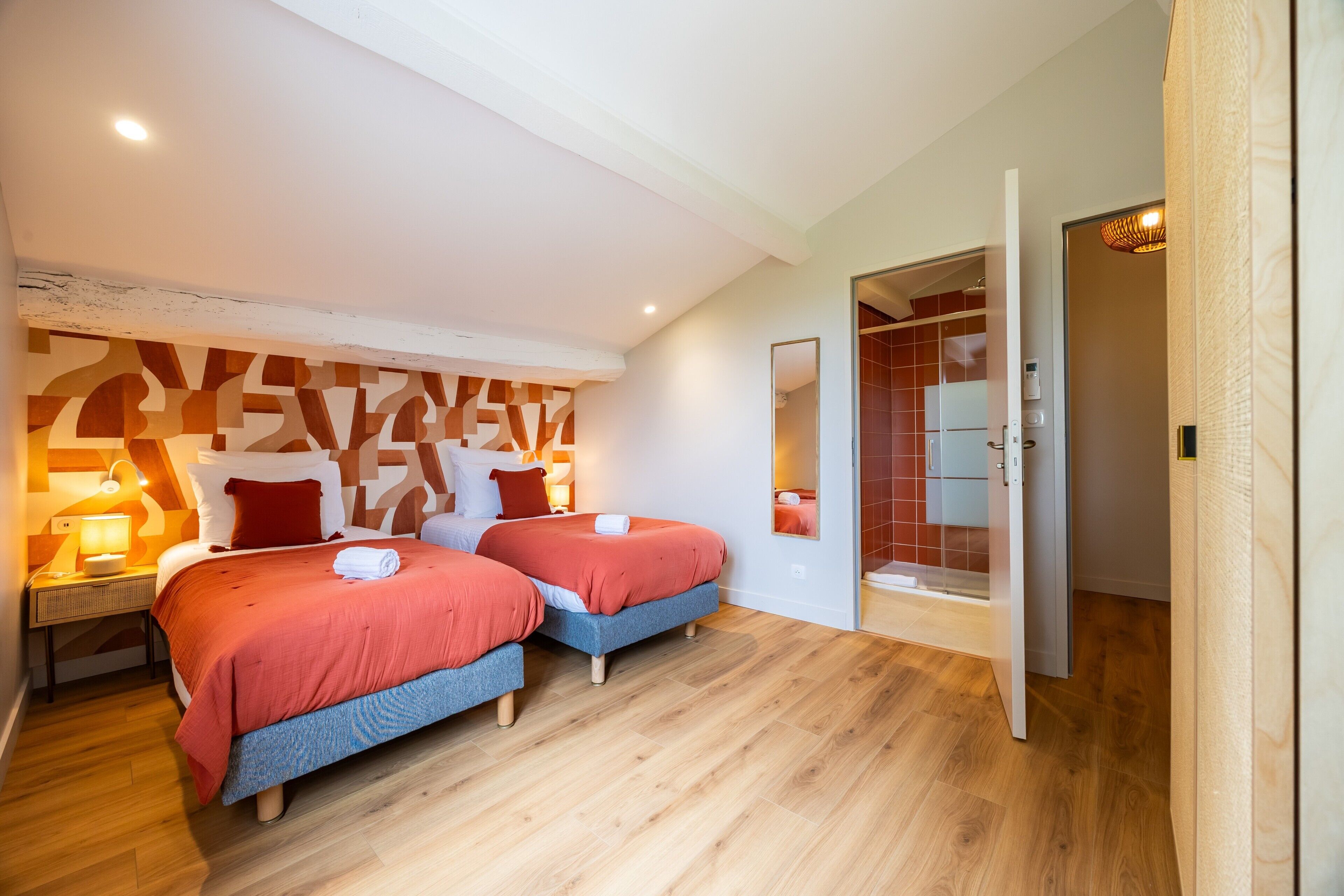 3 slaapkamers, een strijkplank/strijkijzer, wifi, beddengoed