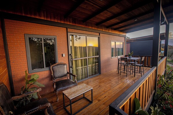 Outdoor dining - Vrbo Property (Monteverde)