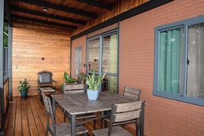 Outdoor dining - Vrbo Property (Monteverde)