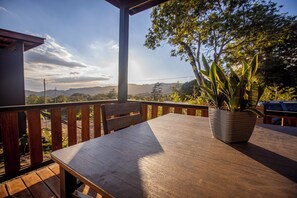 Outdoor dining - Vrbo Property (Monteverde)