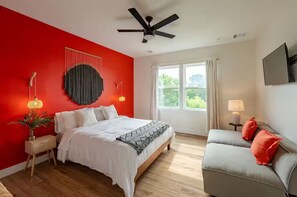 4 habitaciones, tabla de planchar con plancha, wifi y ropa de cama