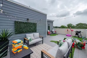 Terrace/patio - Rooftop 4BR Houston Stay! Games, Garage, Groups (Houston)