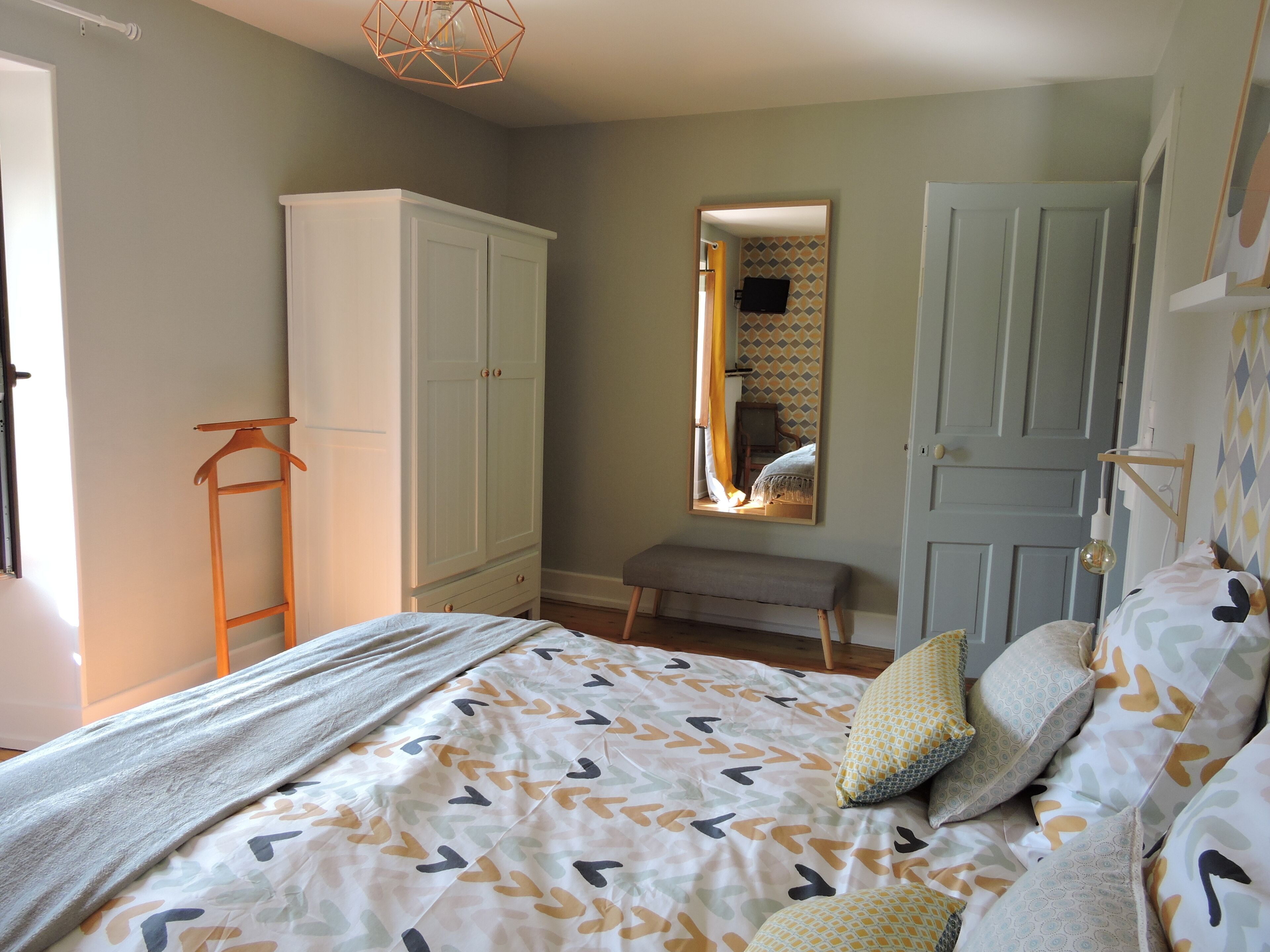 Iron/ironing board, travel crib, free WiFi, bed sheets