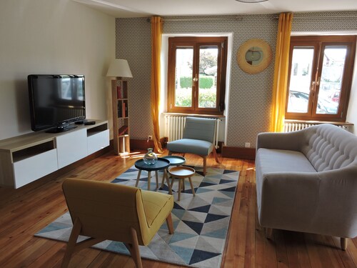 "Gîte La Cerise sur le Gâteau" Spacious country house with private garden.