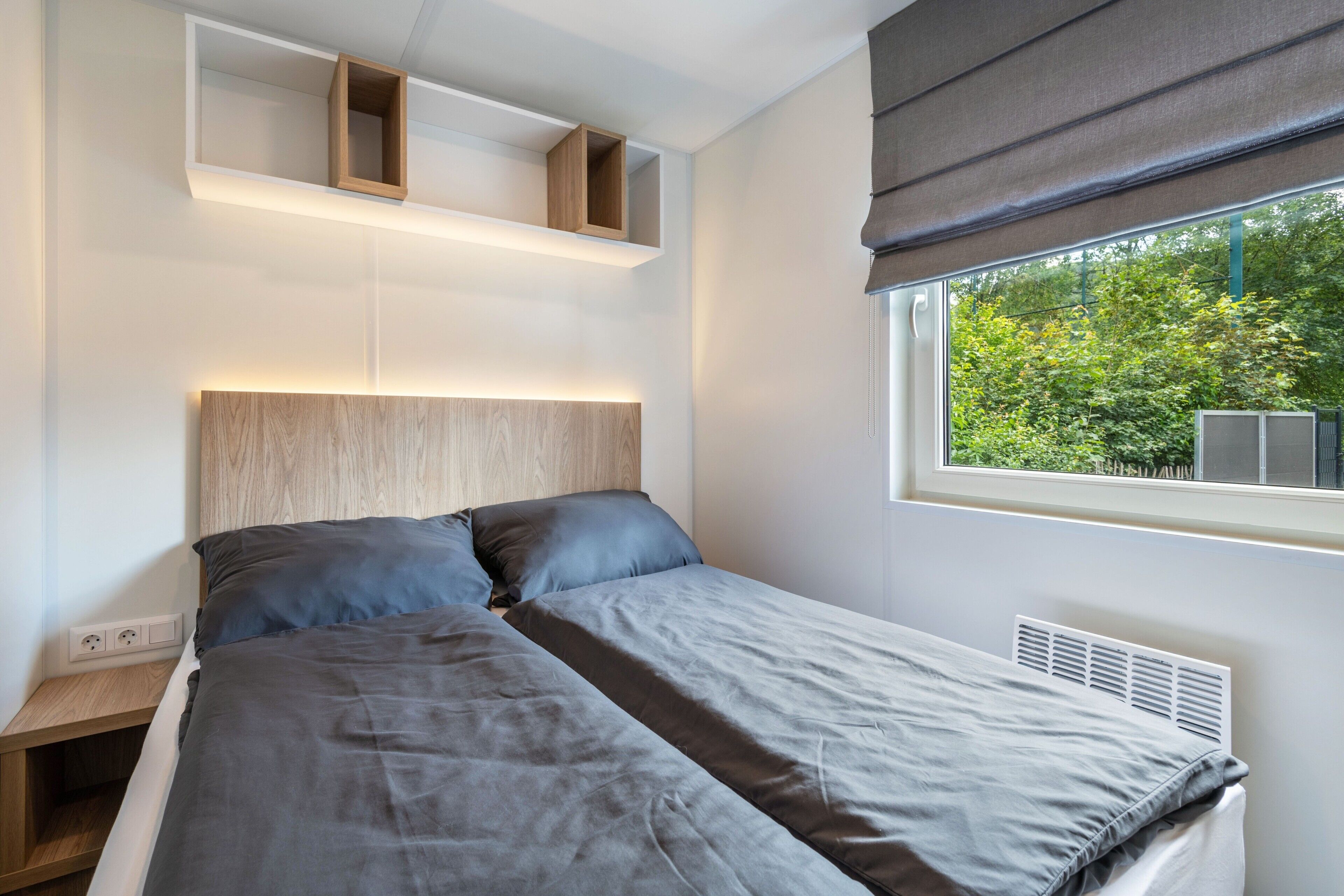 WiFi, bed sheets