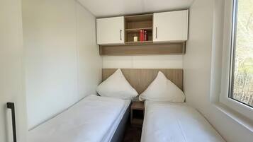WiFi, bed sheets