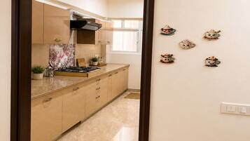 Apartment, 2 Bedrooms, Accessible, Smoking | Private kitchen