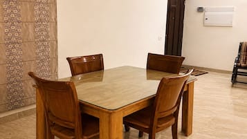 Apartment, 2 Bedrooms, Accessible, Smoking | Dining