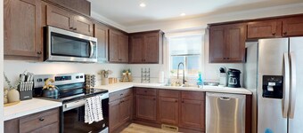 BBQ, Fenced Yard, Dogs Ok, 2bd, Sleeps 4 (1989)