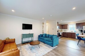 Smart TV - BBQ, Fenced Yard, Dogs Ok, 2bd, Sleeps 4 (1989) (Westport)