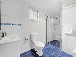 Shower - Spacious Broulee Retreat Near Beach (Broulee)