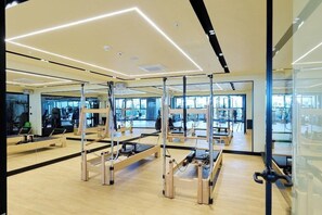 A modern gym with Pilates equipment, large windows, and a clean, bright interior. - Bomonti Arjaan by Rotana (Istanbul)