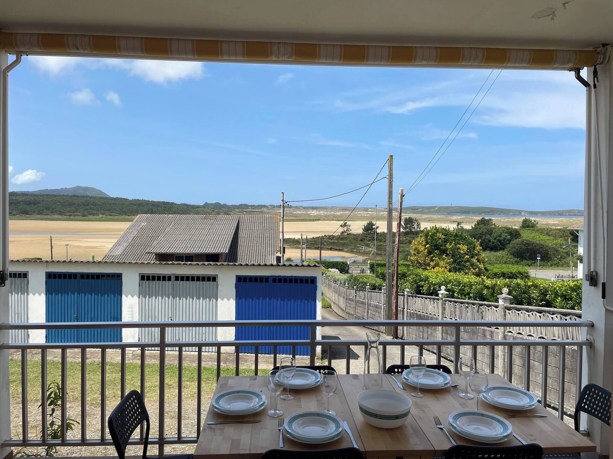 Apartament, 2 dormitoris, pati | Servei de restauració a l'aire lliure