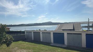 Apartment, 2 Bedrooms, Patio | Property grounds