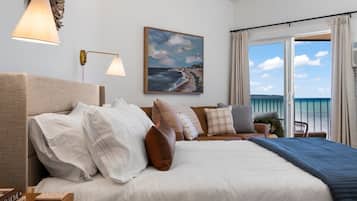 Tabla de planchar con plancha, wifi gratis y ropa de cama
