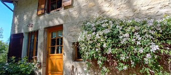 La ferme Biscot : Charm & Nature 45 min from Lyon. Renovated farmhouse with swimming pool