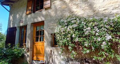 La ferme Biscot : Charm & Nature 45 min from Lyon. Renovated farmhouse with swimming pool