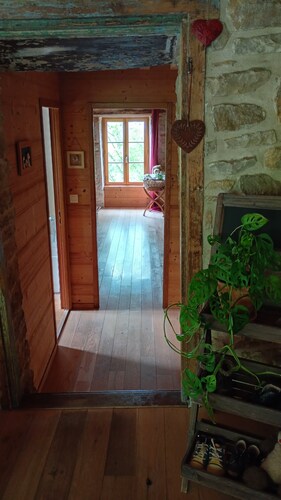 La ferme Biscot : Charm & Nature 45 min from Lyon. Renovated farmhouse with swimming pool