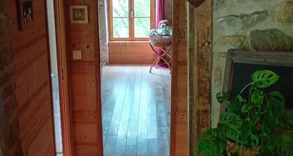 La ferme Biscot : Charm & Nature 45 min from Lyon. Renovated farmhouse with swimming pool
