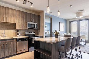 Apartment (2 Bedrooms) | Private kitchen | Fridge, coffee/tea maker - Landing Furnished Apartments near UT Arlington (Arlington)
