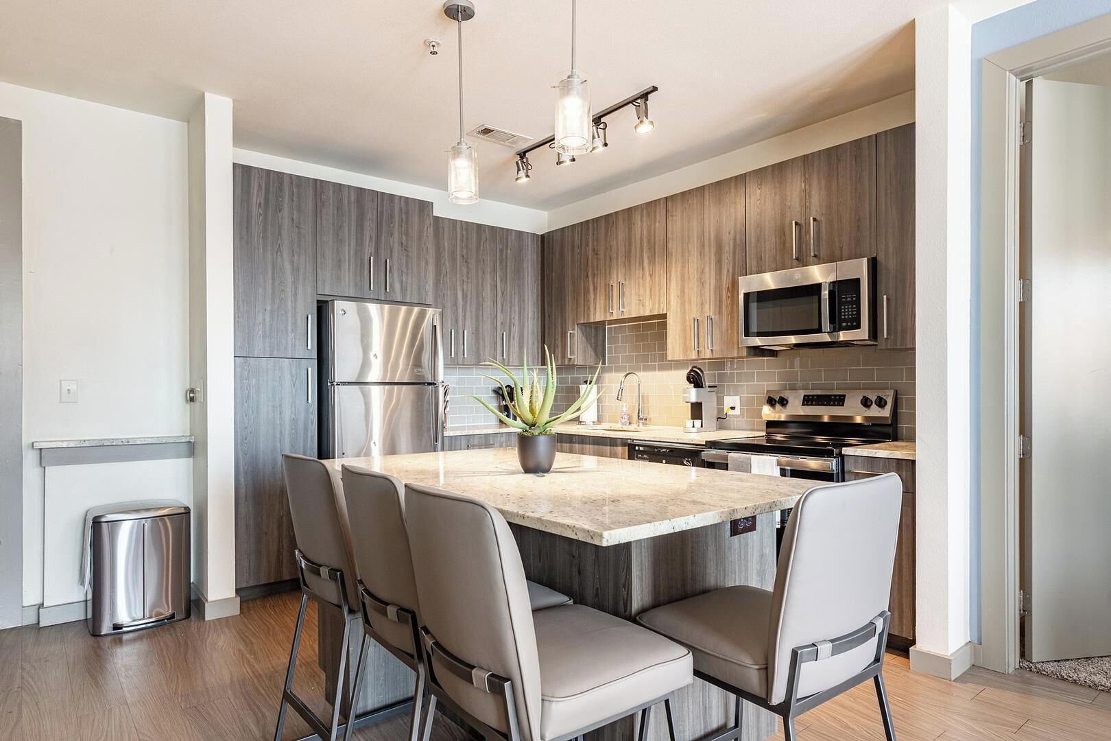 Departamento (2 Bedrooms) | Cocina privada | Refrigerador y cafetera y tetera 
