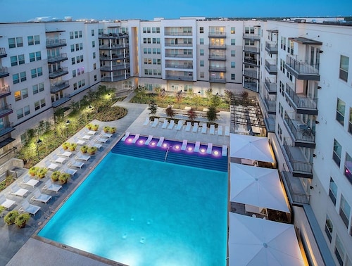 Landing Amazing 2bd, Clubhouse