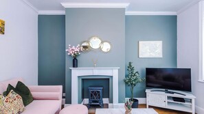 TV, offices - Trafalgar Road House (West Yorkshire)