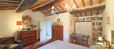 4 Schlafzimmer, Bügeleisen/Bügelbrett, kostenloses WLAN, Bettwäsche