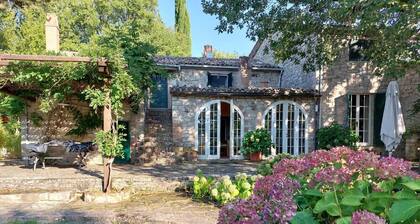 Charming cottage in Umbria with private pool