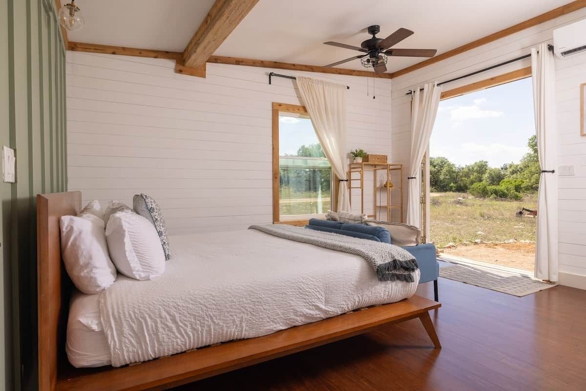 WiFi, bed sheets