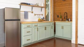 Fridge, microwave, stovetop