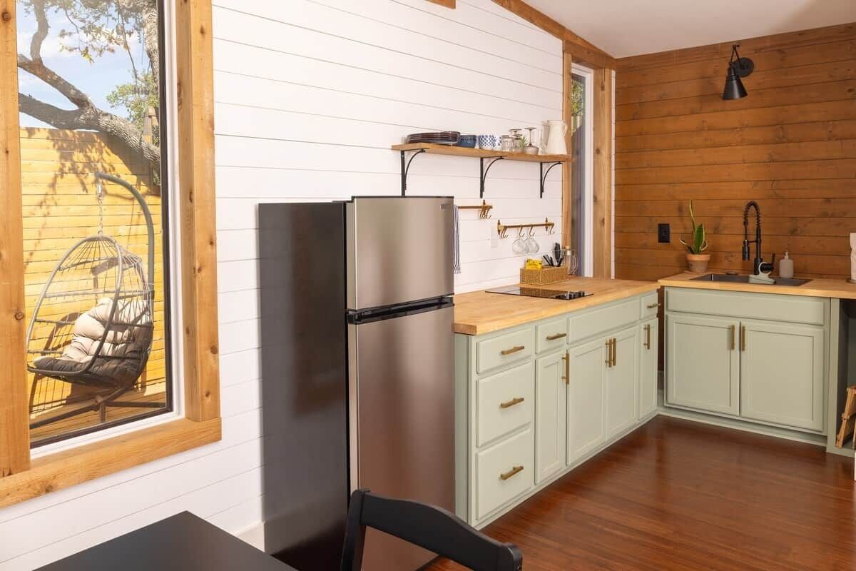 Fridge, microwave, stovetop