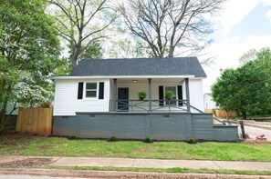 Exterior - Cozy house in welcoming Greenville with parking (Greenville)