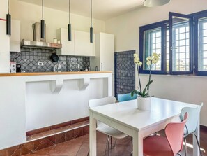 Vila, vista para o jardim | Opções para refeição