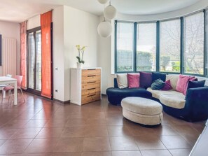 Vila, vista para o jardim | Área de estar