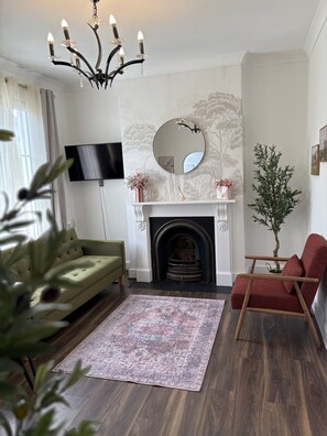 Living area - Lovely Flat 2BR 6 People 4 mins to Kings Cross St Pancras (London)
