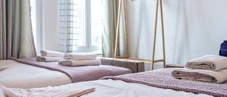 Iron/ironing board, internet, bed sheets