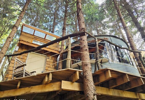 Bin There Treehouse - A Grain Bin treehouse!