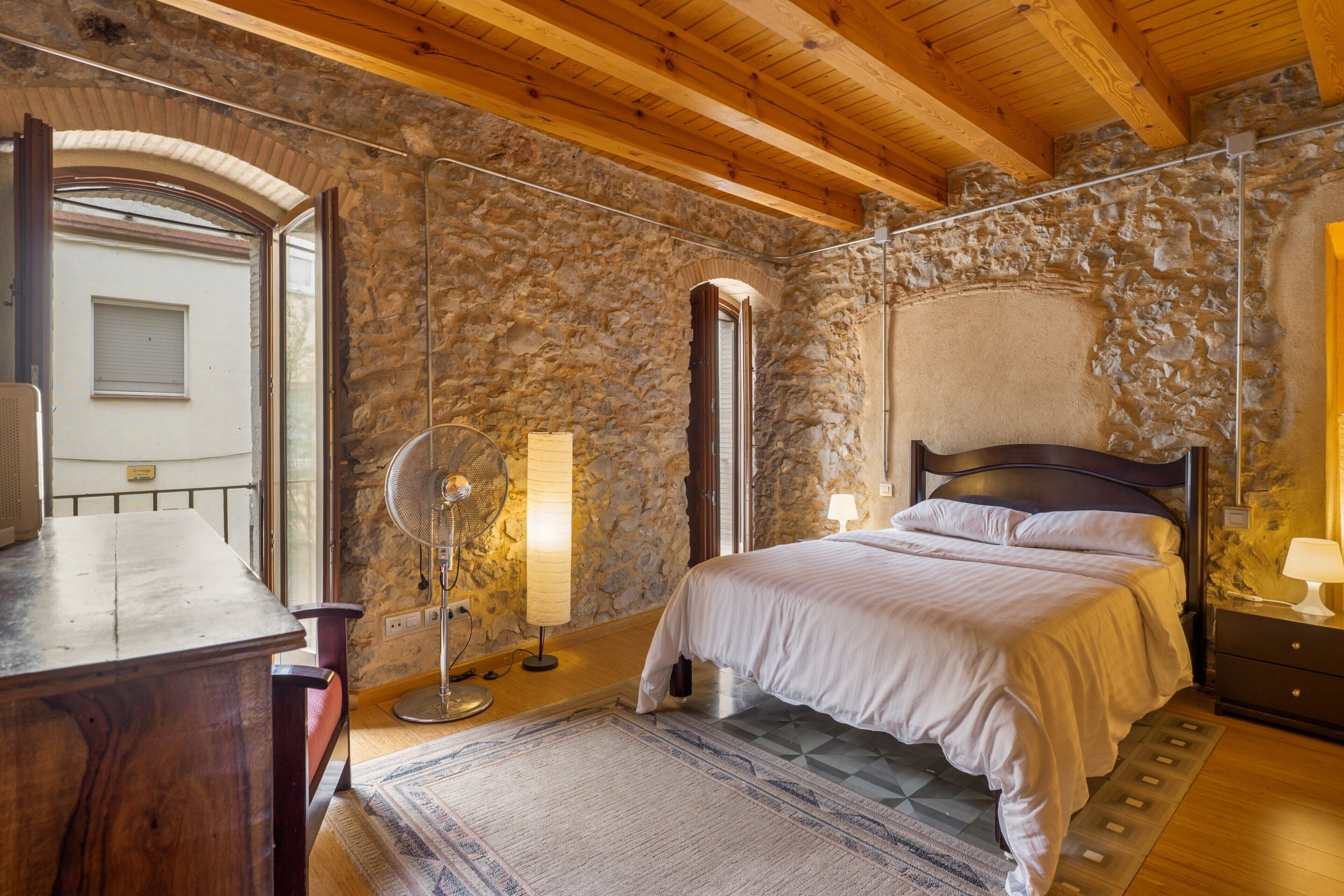 3 chambres, fer et planche à repasser, Wi-Fi, draps fournis