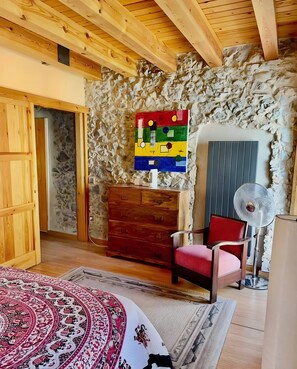 3 bedrooms, iron/ironing board, WiFi, bed sheets - Apartment 'Can Chris' with Private Garden and Wi-Fi (Bellcaire d'Empordà)